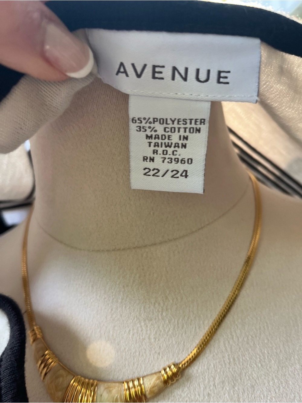 AVENUE Plus Size 22/24 Black Cream Striped Knit Top Keyhole Neck Short Sleeve - Picture 6 of 6